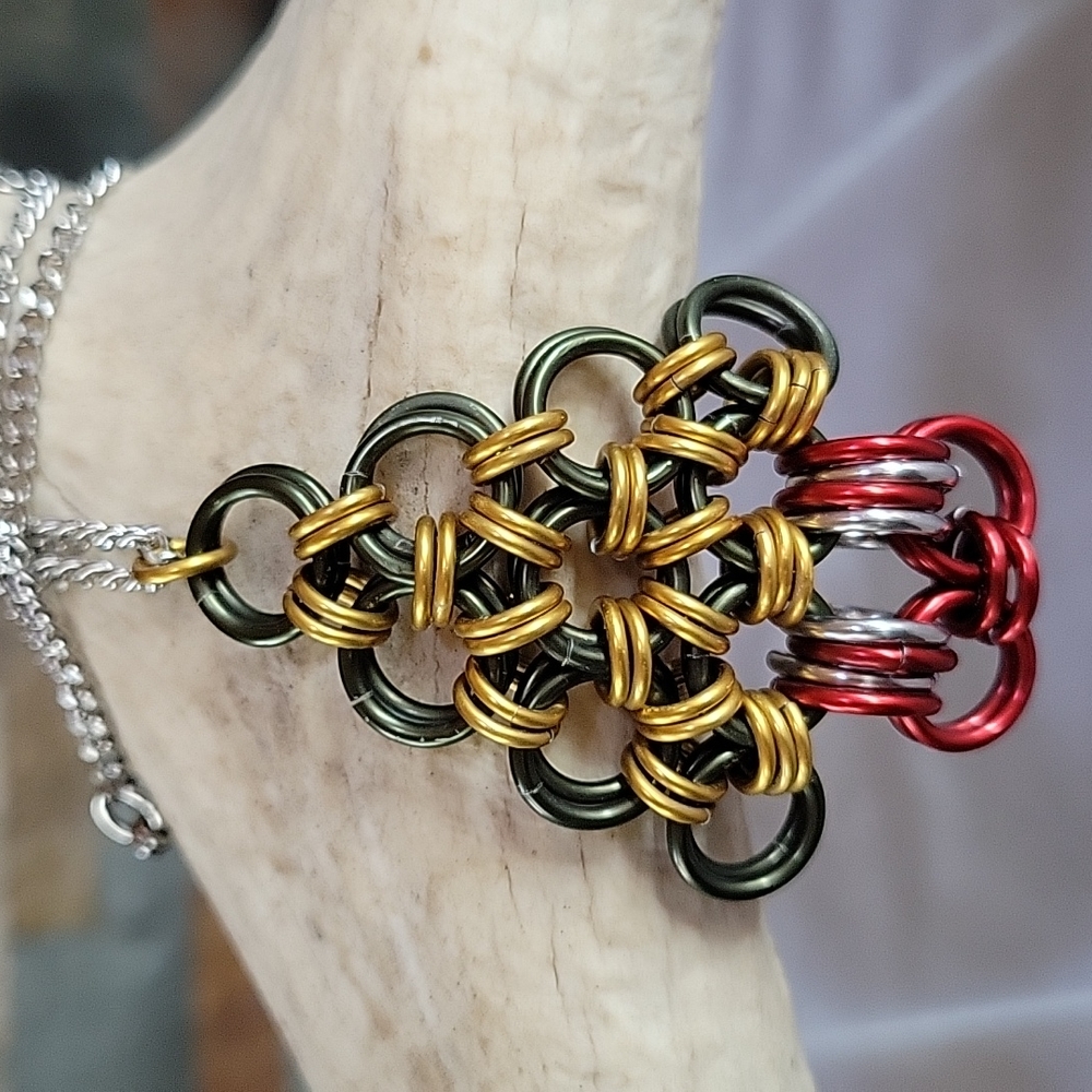 Hohoho, Merry Christmas, chainmaille Christmas Tree pendant